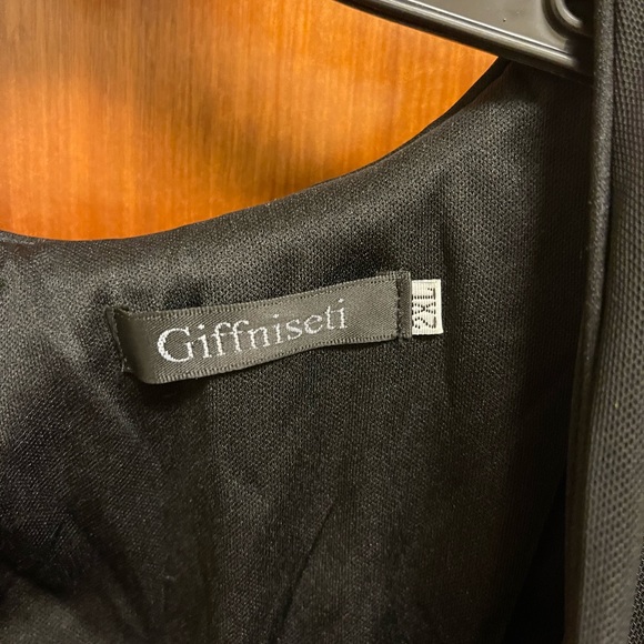 Black and gold fancy dress, only worn twice, great for any formal event - Picture 2 of 5